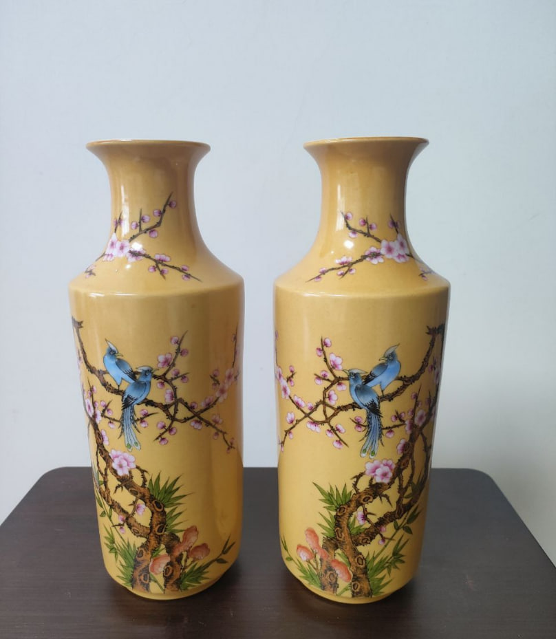 黄地粉彩花鸟纹棒槌瓶