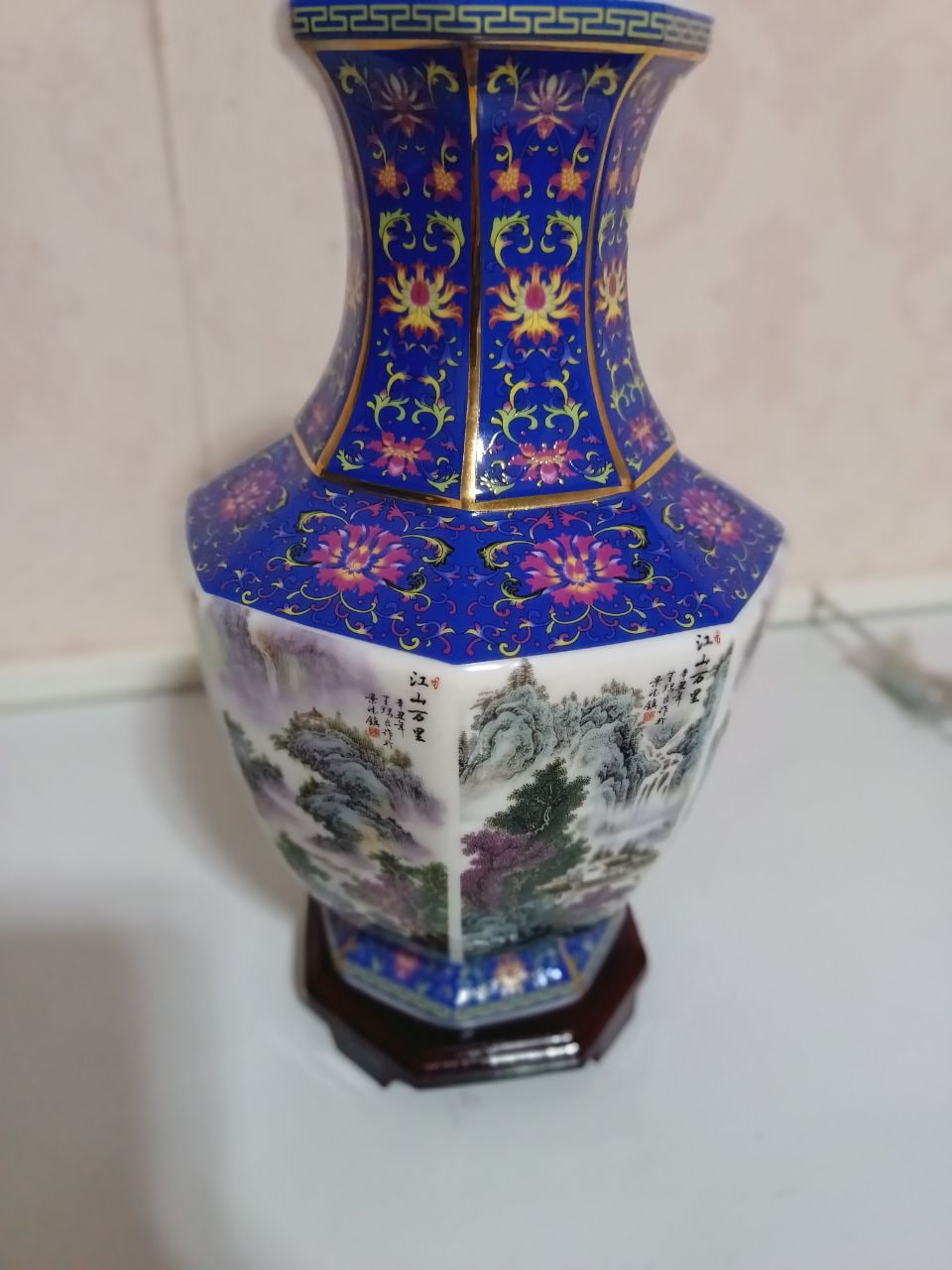 六方瓷瓶