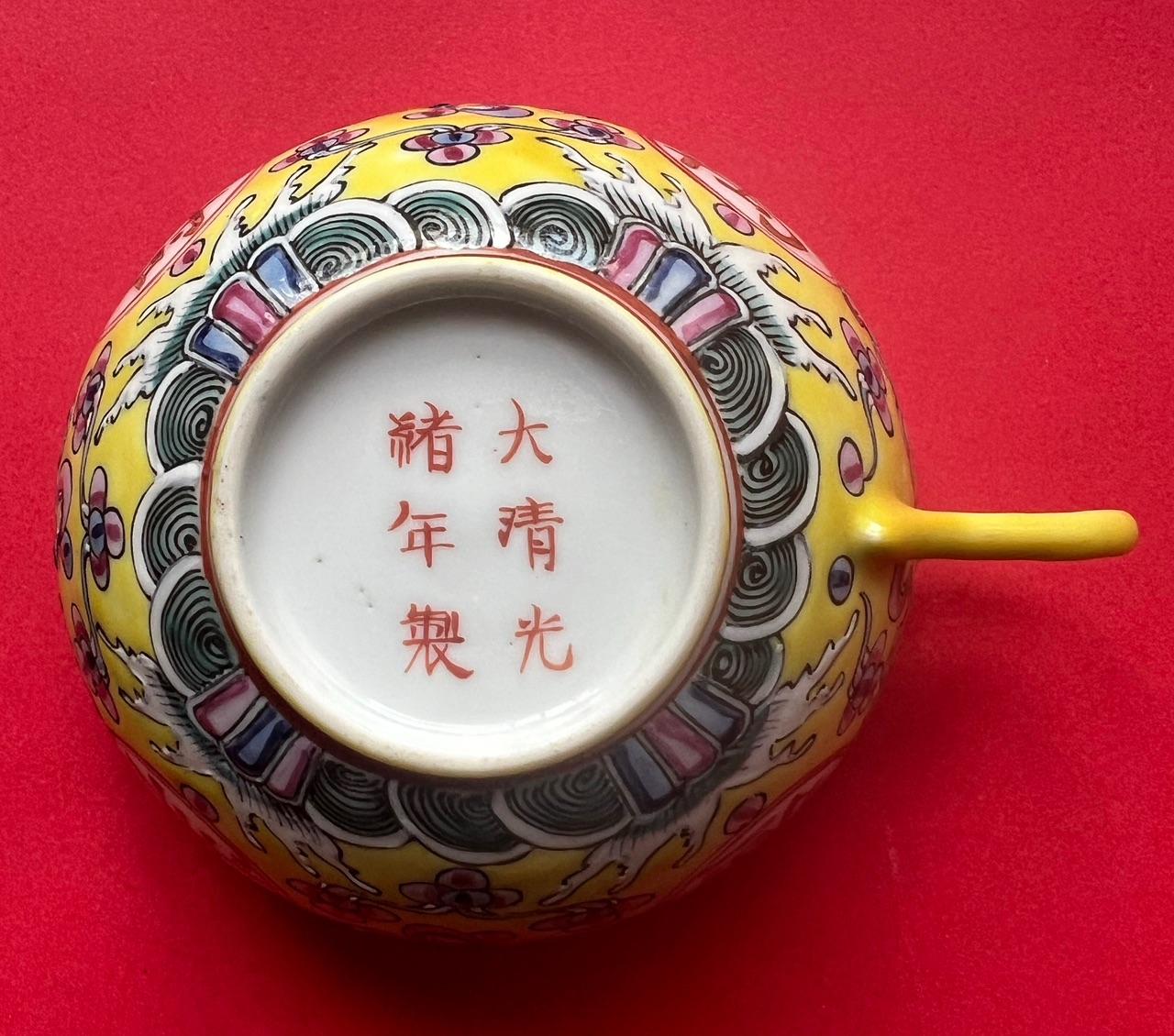 黄地粉彩万寿无疆纹杯碟