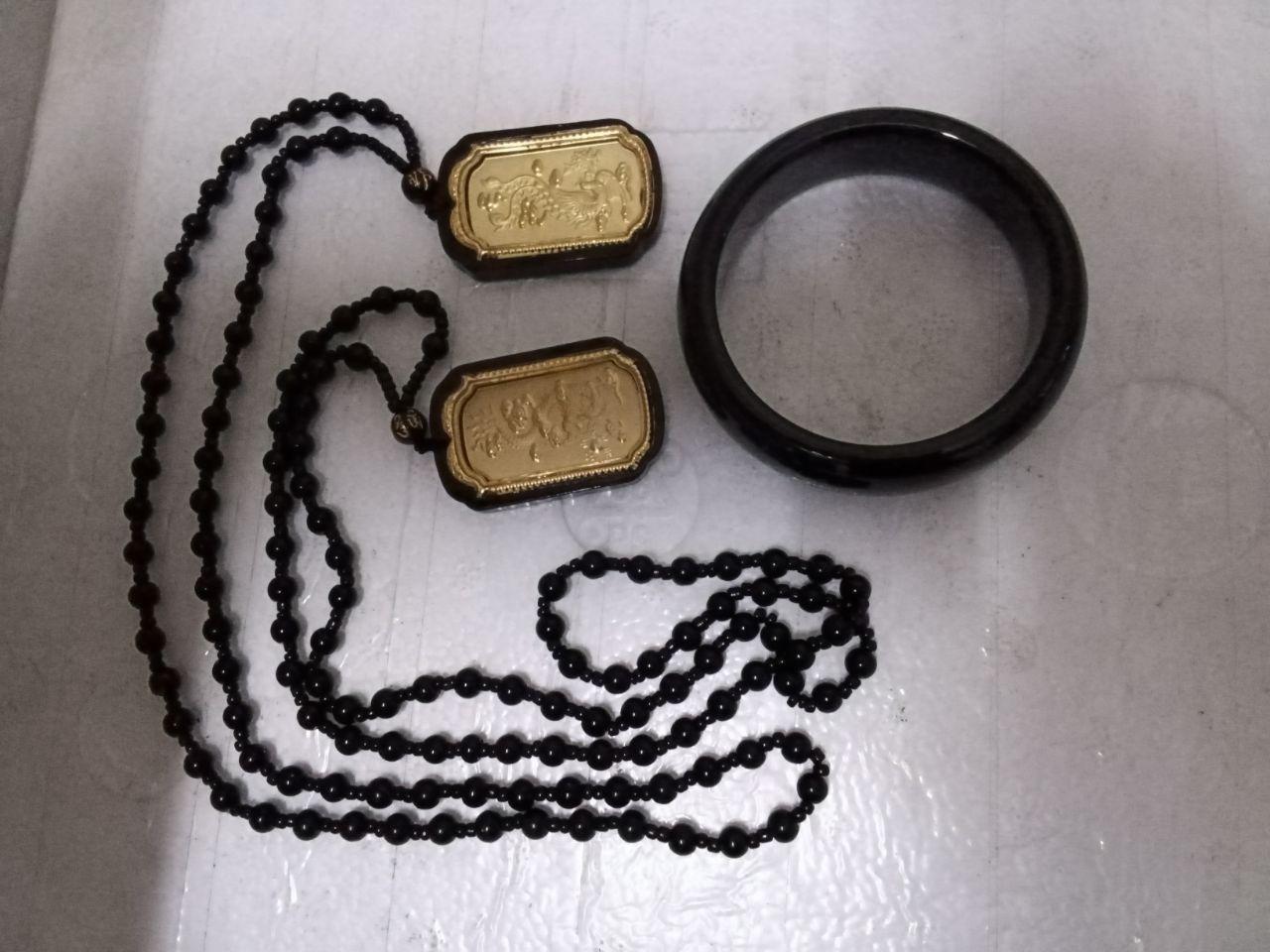 手镯与金饰组合