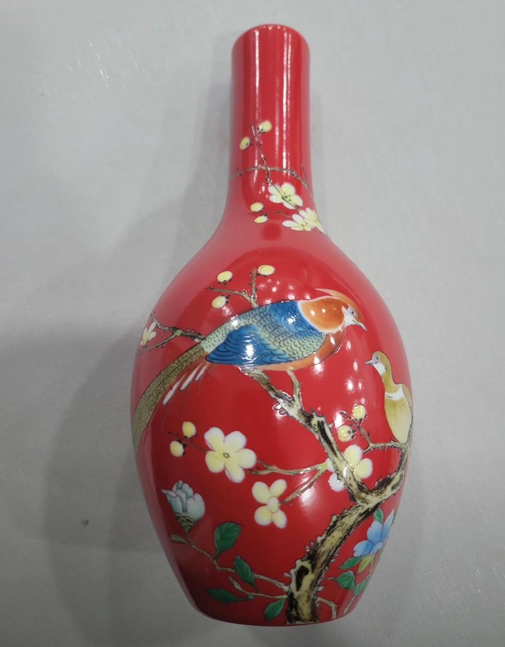 珊瑚红釉珐琅彩花鸟瓷瓶