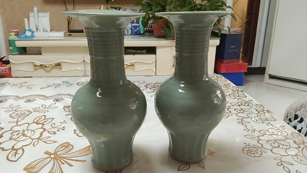 豆青釉弦纹撇口赏瓶