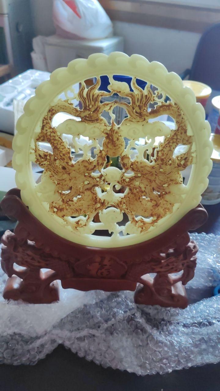 白玉双龙镂空圆屏摆件