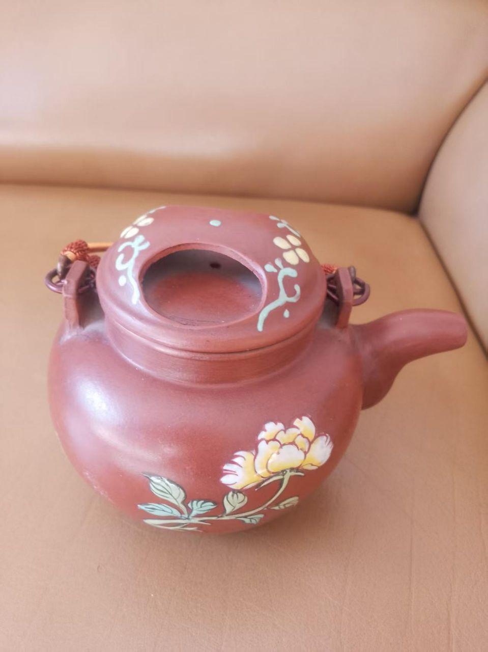 紫砂加彩花卉壶