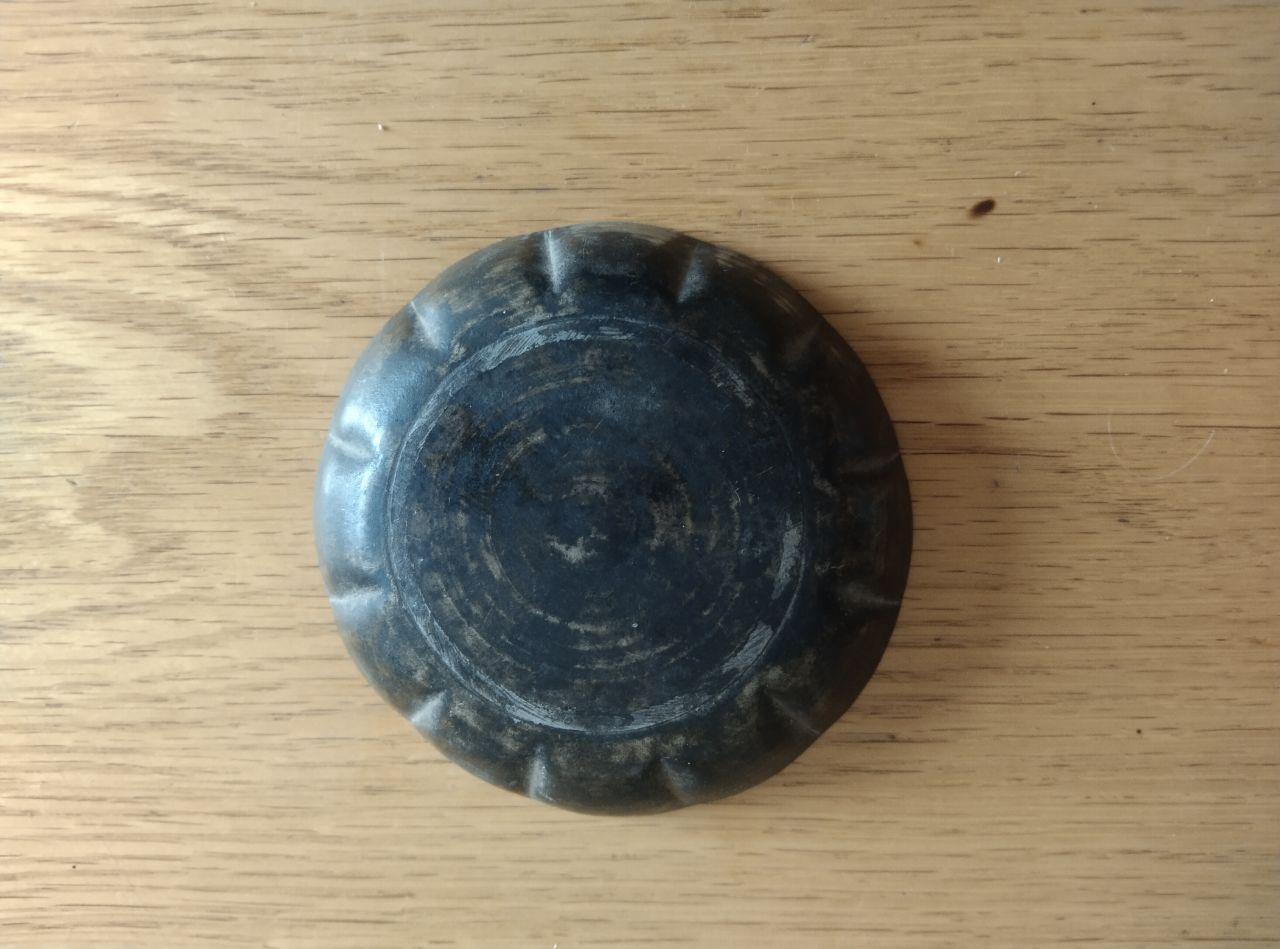 菊瓣纹金属小碟