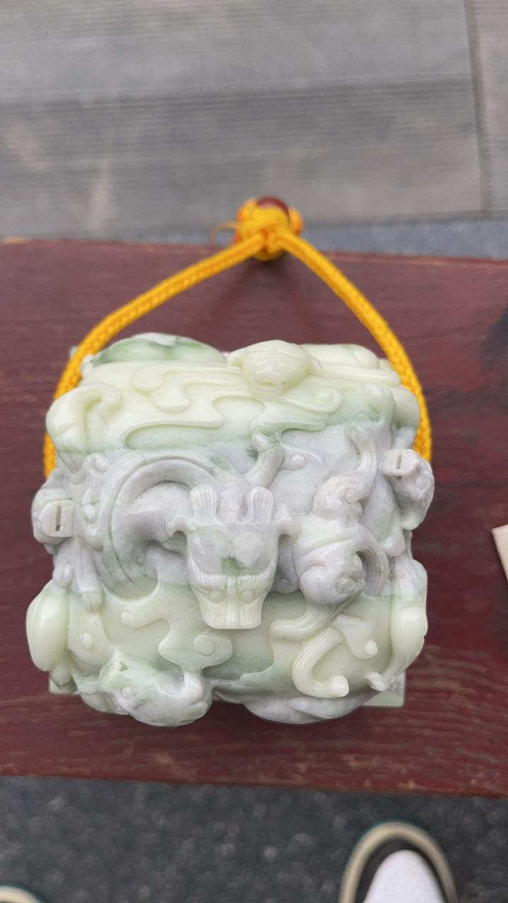 飘翠螭龙祥云纹玉印摆件