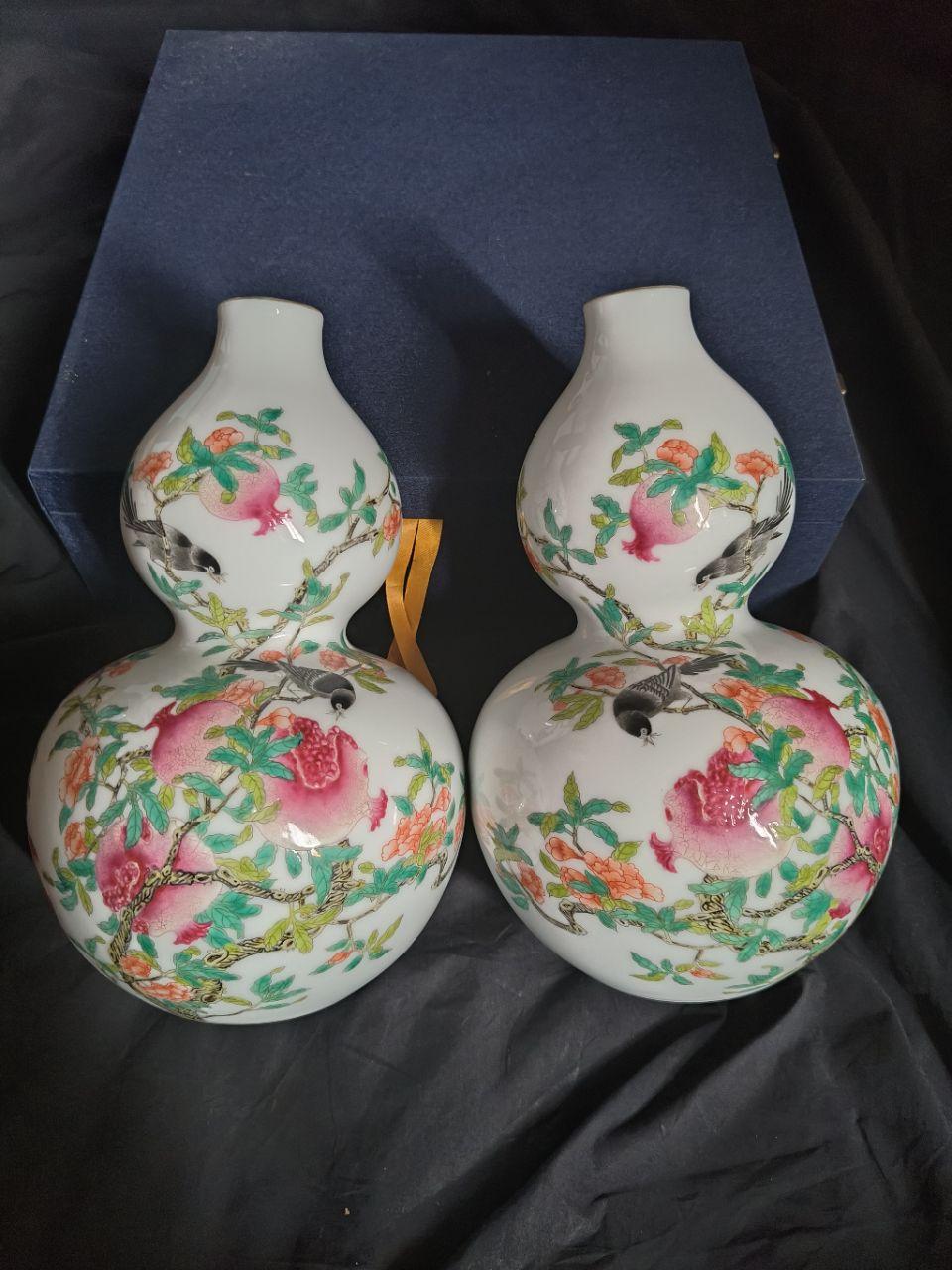 粉彩石榴花鸟纹葫芦瓶成对藏品