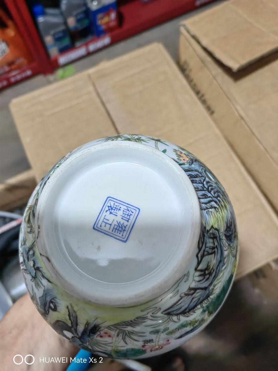 粉彩牡丹花卉瓷瓶