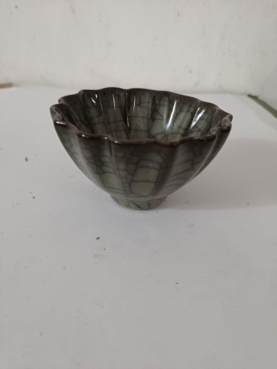 青釉开片小碗