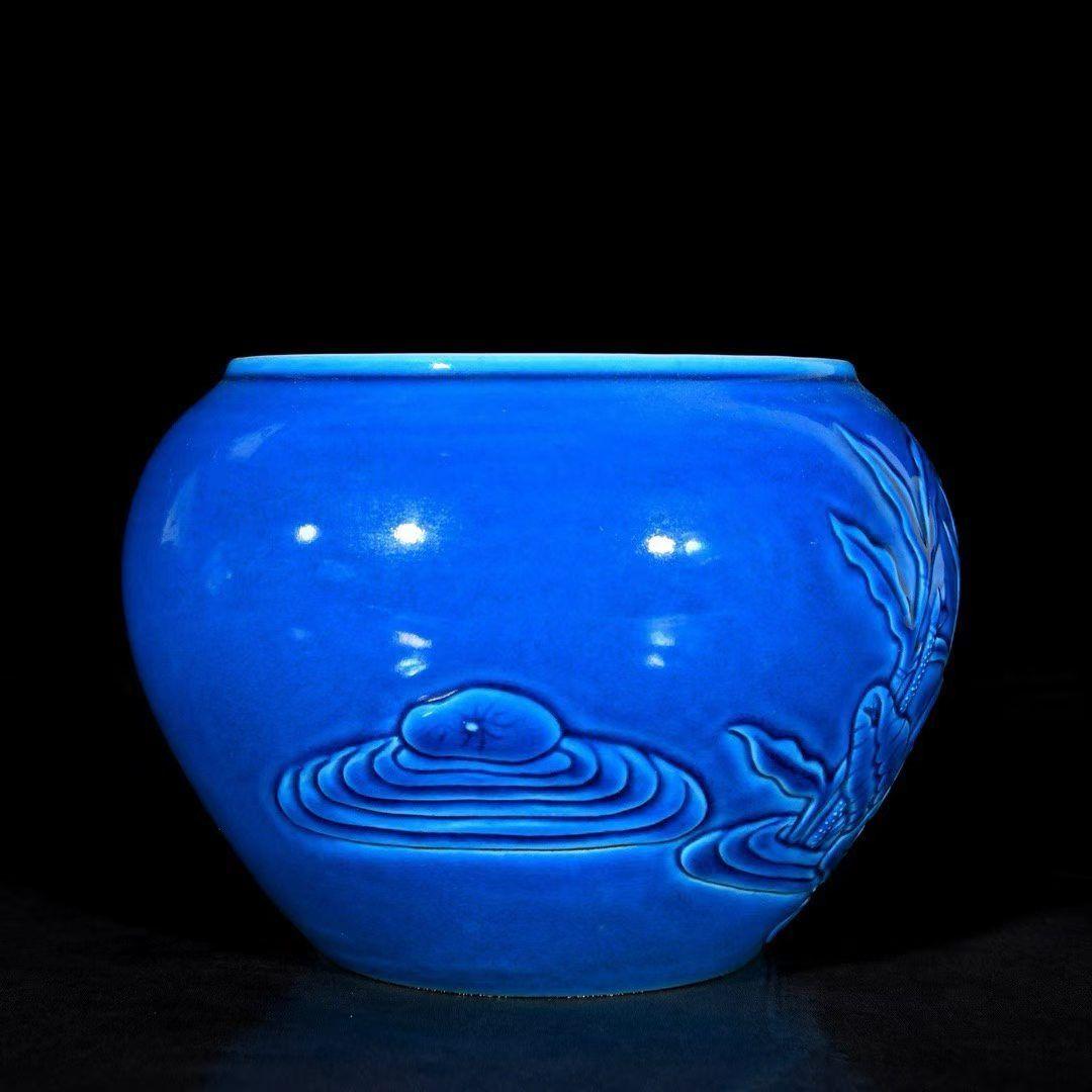 霁蓝釉刻花纹碗
