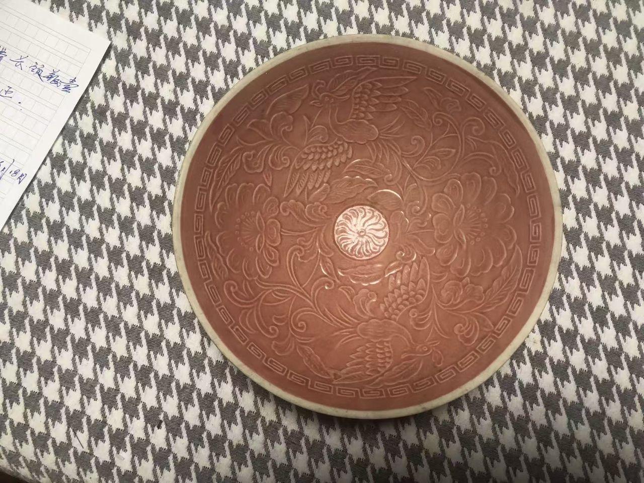 定窑红釉刻花斗笠碗
