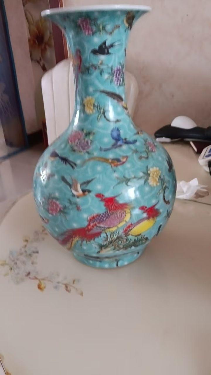 粉彩百鸟朝凤纹松石绿地赏瓶